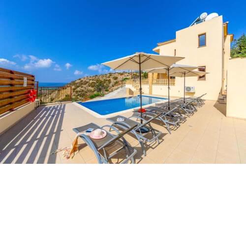 Villa in Kissonerga Sleeps 8 with Pool Air Con and WiFi