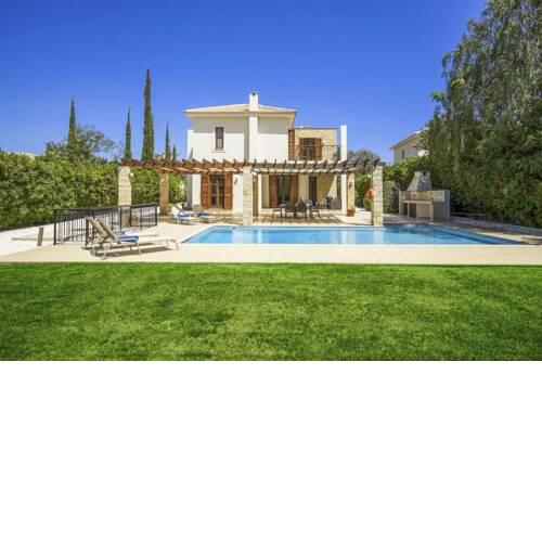Villa in Kouklia Sleeps 4 with Pool Air Con and WiFi