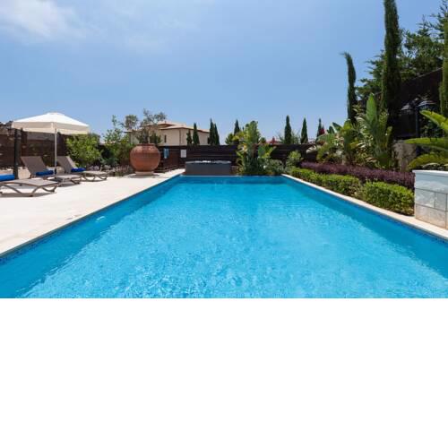 Villa in Kouklia Sleeps 6 includes Swimming pool Air Con and WiFi 2