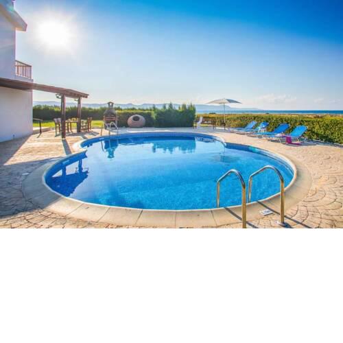 Villa in Mavroli Sleeps 6 with Pool Air Con and WiFi
