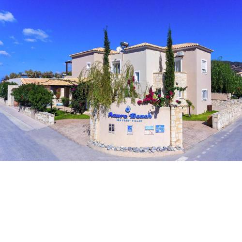 Villa in Nopigia with pool