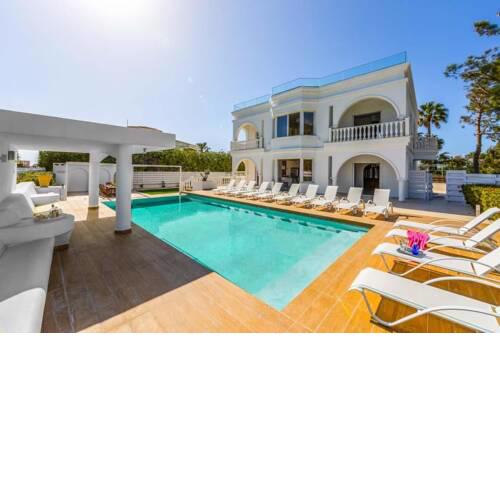 Villa in Pegeia Sleeps 14 with Pool Air Con and WiFi