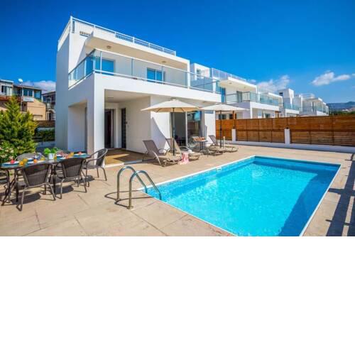 Villa in Pegeia Sleeps 6 includes Swimming pool Air Con and WiFi 1 2