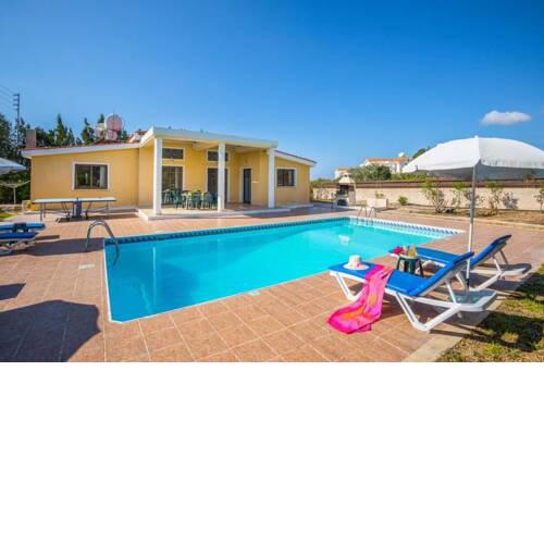 Villa in Pegeia Sleeps 6 includes Swimming pool Air Con and WiFi 8