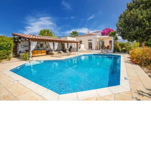 Villa in Pegeia Sleeps 6 with Pool and WiFi