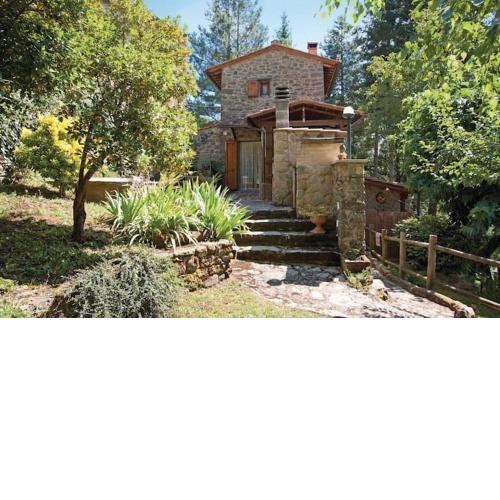 Villa in pietra con accesso privato al fiume
