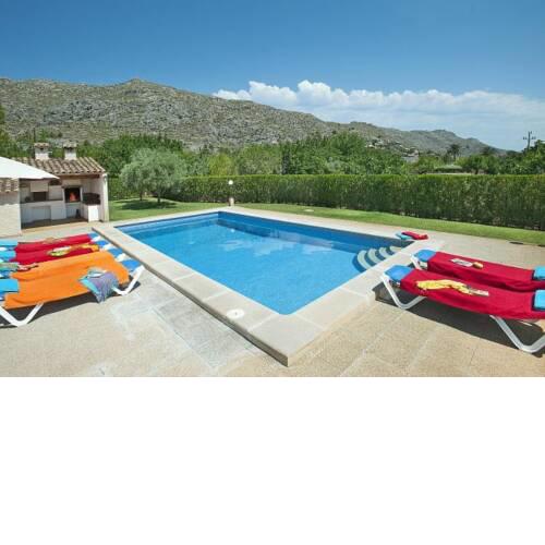 Villa in Pollenca Sleeps 6 with Pool and Air Con