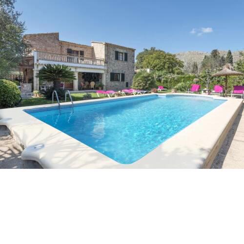 Villa in Pollenca Sleeps 8 with Pool Air Con and WiFi