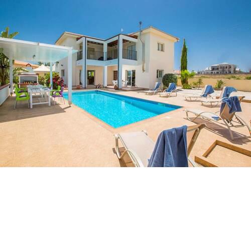 Villa in Protaras Sleeps 6 with Pool Air Con and WiFi
