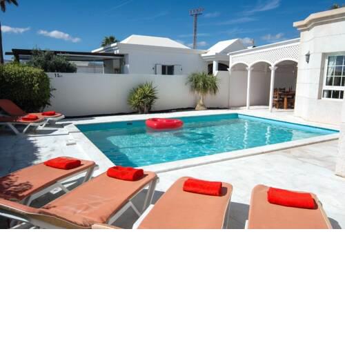 Villa in Puerto del Carmen Sleeps 6 includes Swimming pool Air Con and WiFi 2