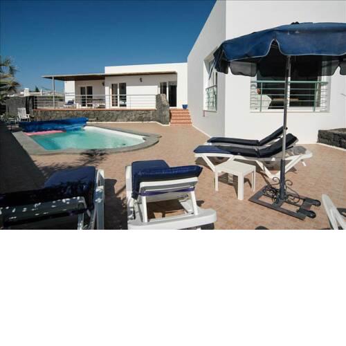 Villa in Puerto del Carmen Sleeps 6 includes Swimming pool