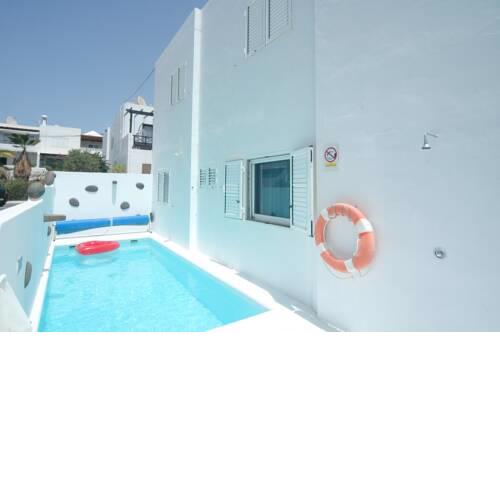 Villa in Puerto del Carmen Sleeps 6 with Pool and Air Con