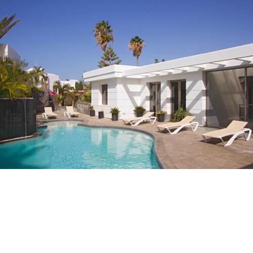 Villa in Puerto del Carmen Sleeps 8 with Pool and Air Con
