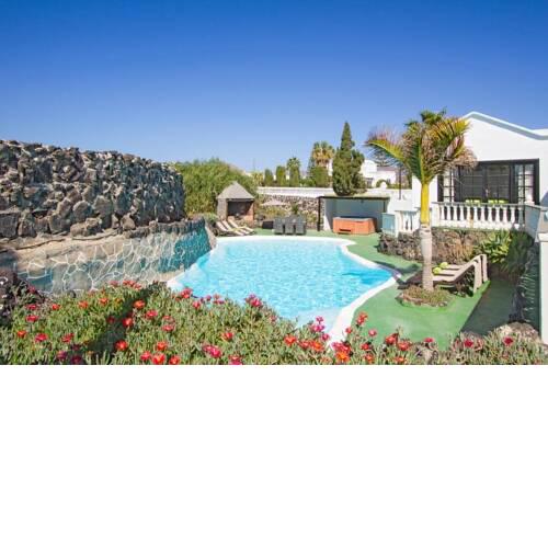 Villa in Puerto del Carmen Sleeps 9 with Pool and WiFi