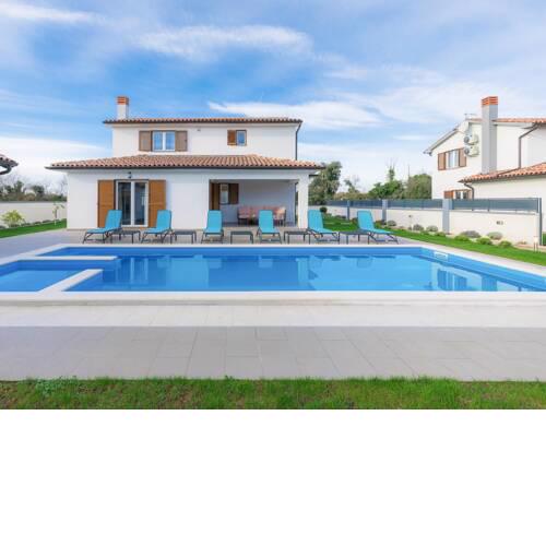 Villa in Sisan Sleeps 6 with Pool and Air Con