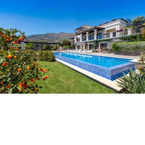 Villa in Tsifliki Sleeps 12 with Pool and Air Con