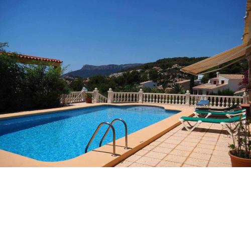 Villa independiente con gran piscina jardín vallado vistas bbqaa wifi
