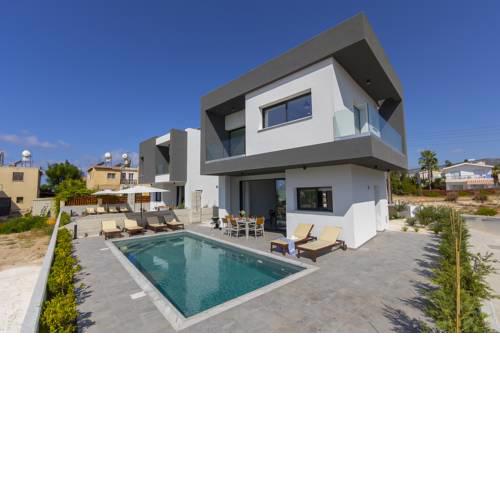 Villa Io, Walking Distance To Coral Bay