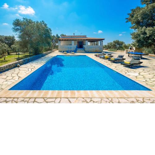 Villa Iolanda by Villa Plus