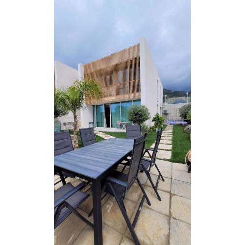Villa Jon Palasa Green Coast