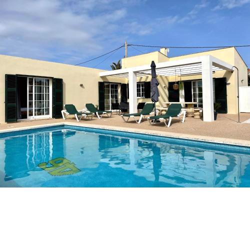 Villa-Jordi-Menorca-mit-privatem-Pool-strandnah