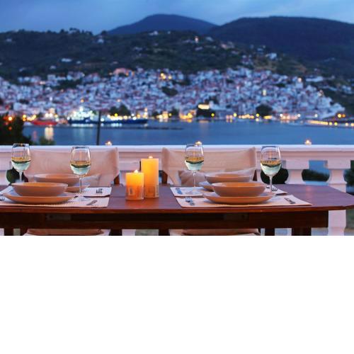 VILLA KARAVOS with Pool and Sea View