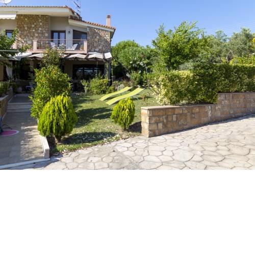 Villa Kristin - Great Location, Sea Views, BBQ