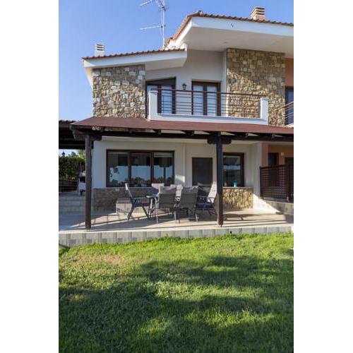 Villa Kristin 2 - Great Location, Sea Views, BBQ