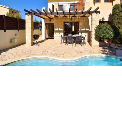 Villa Latsia (HG36), lovely villa with private kidney pool and roof terrace