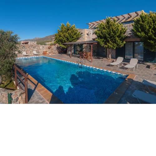Villa Lefkothea is a luxury villa with its own pool overlooking the sea.