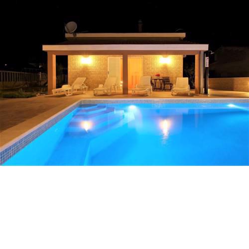 Villa Leonard With Pool