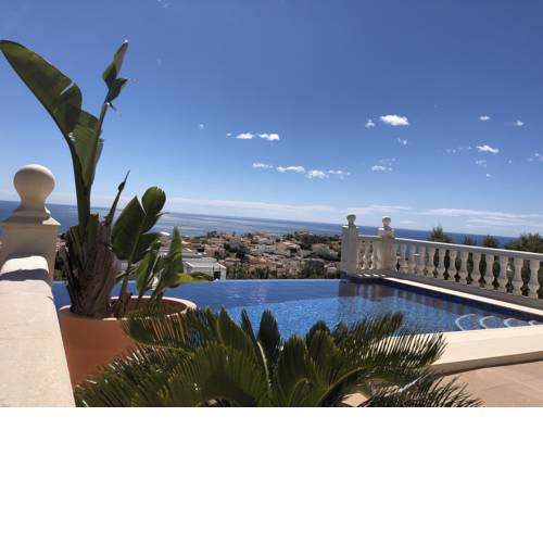 Villa Lirios