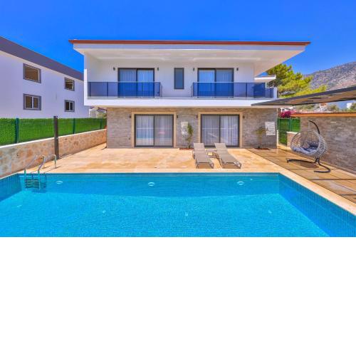 Villa Lizya - Brand new villa with jacuzzi and close to town and beach