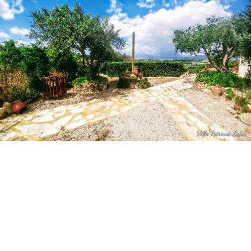 Villa Lofos Wood & Stone