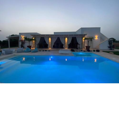 Villa Lucia con piscina privata e vasca idromassaggio a Gallipoli