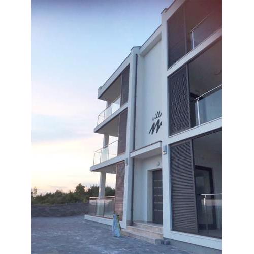 Villa m