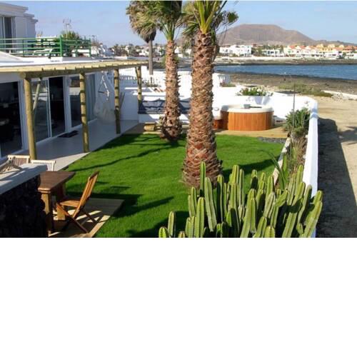 Villa Maluhia Beachfront-Exterior jacuzzi sea view