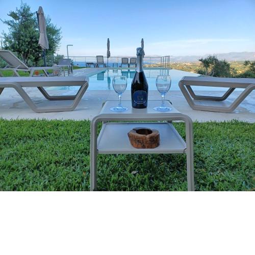 Villa Maria con piscina e vista mare