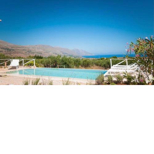 Villa Marmora con Piscina e Vista Mare