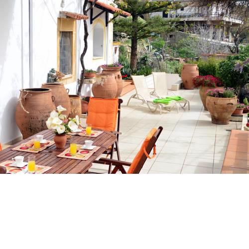 Villa Menies Traditional Guesthouse
