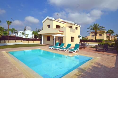 VILLA MICHELLE - 3 BED VILLA WITH PRIVATE POOL AND GARDENS