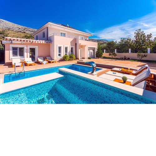 VILLA MILLA with private pool, jacuzzi, sauna, gym, max. 8 person
