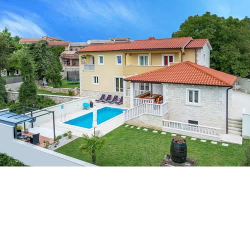 Villa Mira