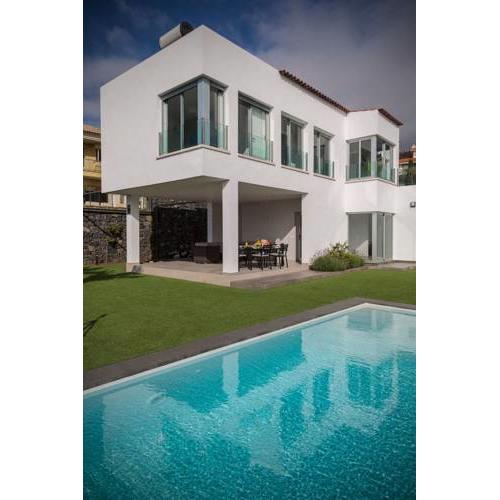 Villa moderna con piscina y vistas al Teide y mar