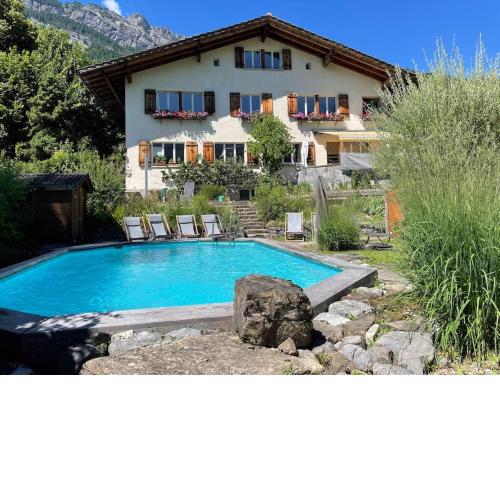 Villa Monkey