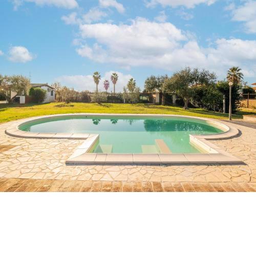 Villa near the sea with private pool