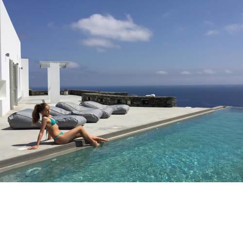 VILLA NITES