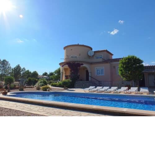 Villa Oasis 4bedroom villa with air-conditioning & large private swimming pool