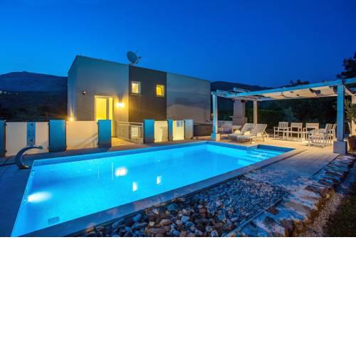 Villa Oblik with private pool, indoor & outdoor whirlpool, sauna,5 bedrooms