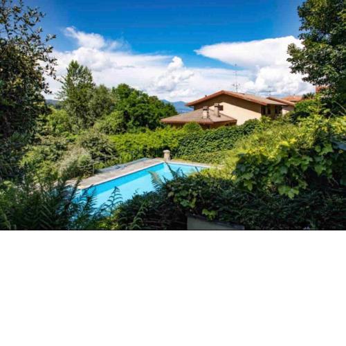 Villa Olivia con piscina a pochi minuti da Arona